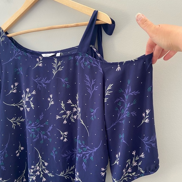 Reitmans Cold Shoulder Violet Navy Blue Asymmetrical Hem 3/4 Sleeve Blouse - Picture 4 of 5